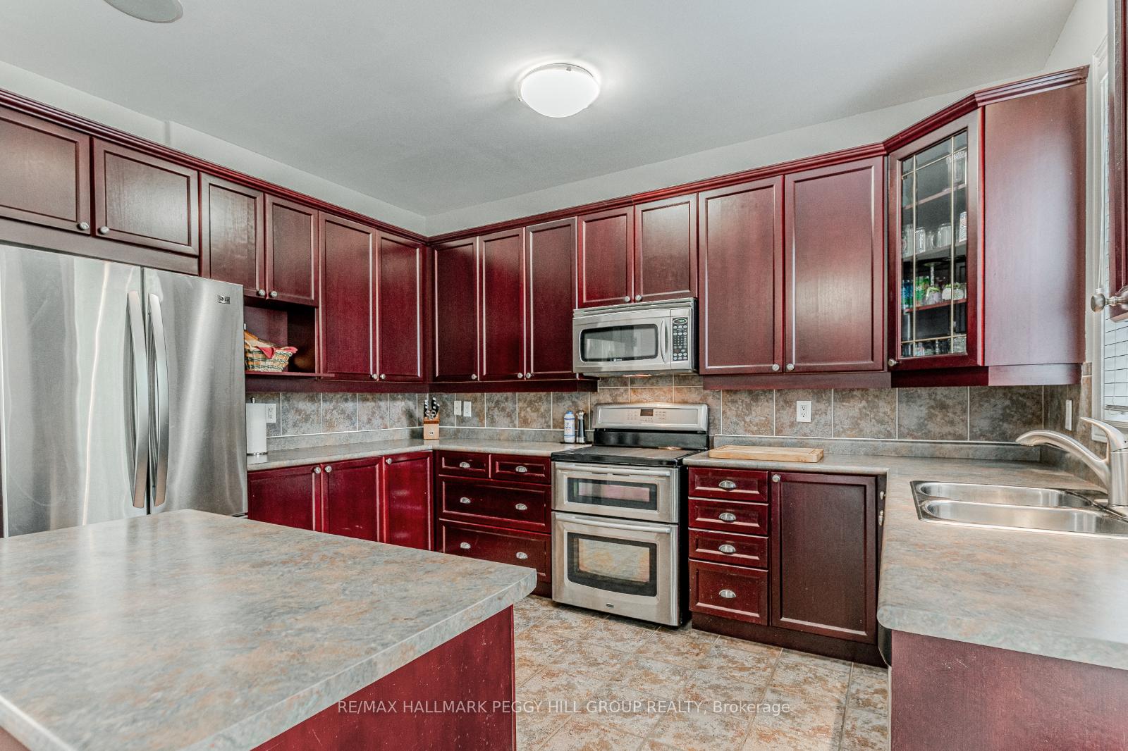 Photo 6 of 35 Birkhall Place, Barrie, Innis-Shore — HOMEH
