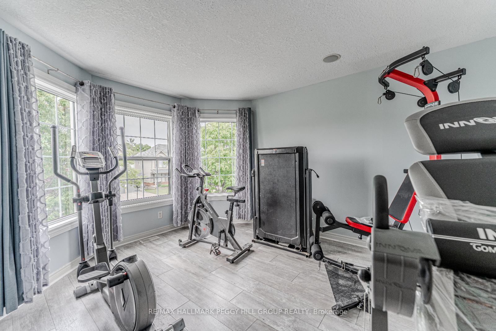Photo 13 of 35 Birkhall Place, Barrie, Innis-Shore — HOMEH