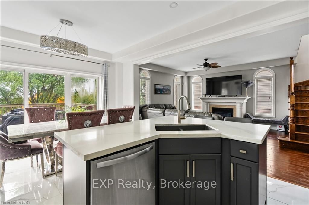 Photo 10 of 119 Candlewood Drive, Hamilton, Stoney Creek Mountain — HOMEH