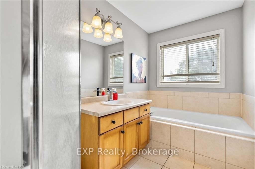 Photo 24 of 119 Candlewood Drive, Hamilton, Stoney Creek Mountain — HOMEH