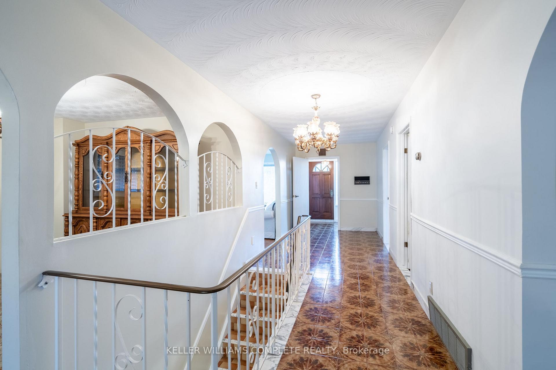 Photo 4 of 160 Gardiner Drive, Hamilton, Gilkson — HOMEH