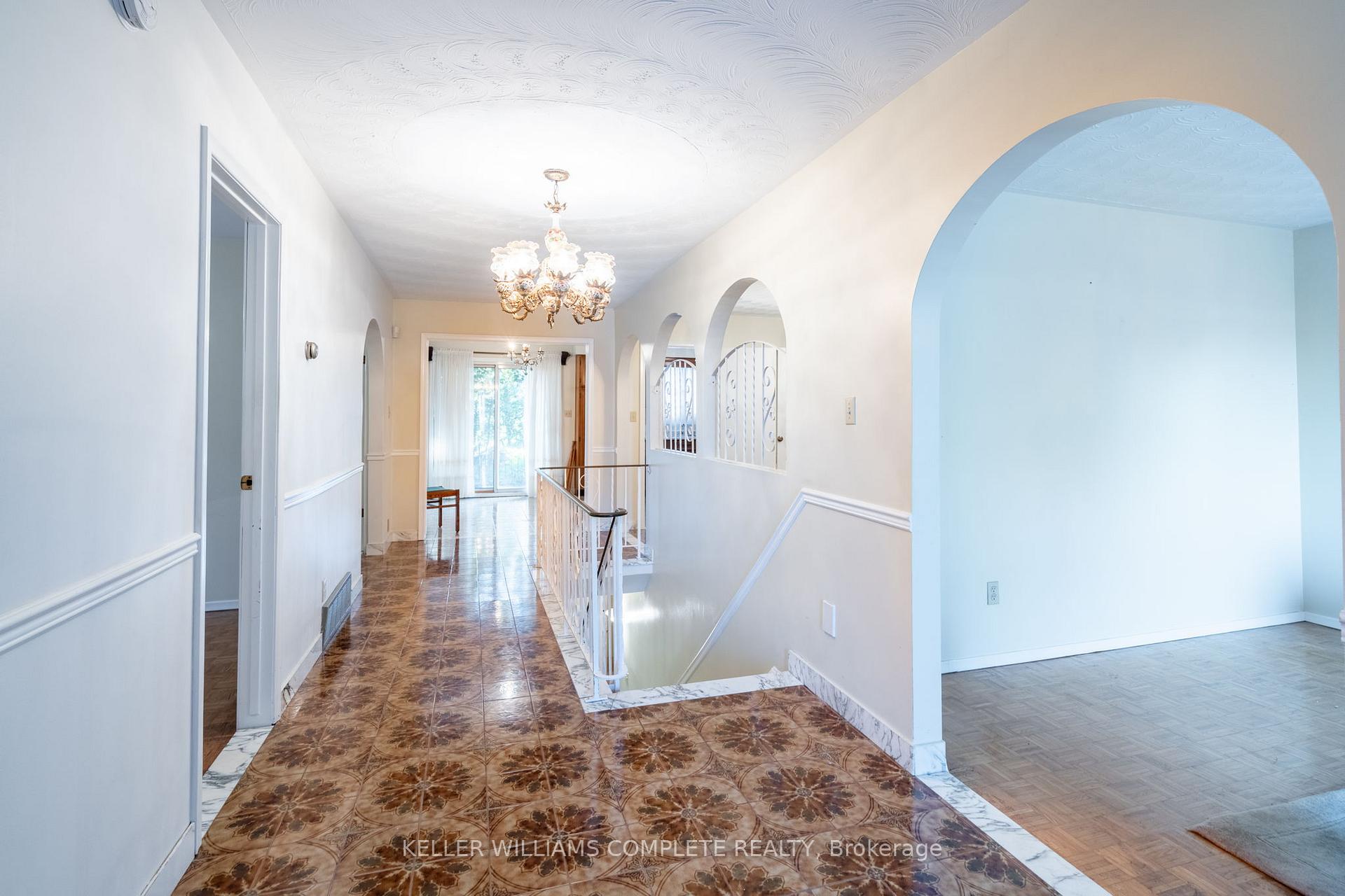 Photo 5 of 160 Gardiner Drive, Hamilton, Gilkson — HOMEH