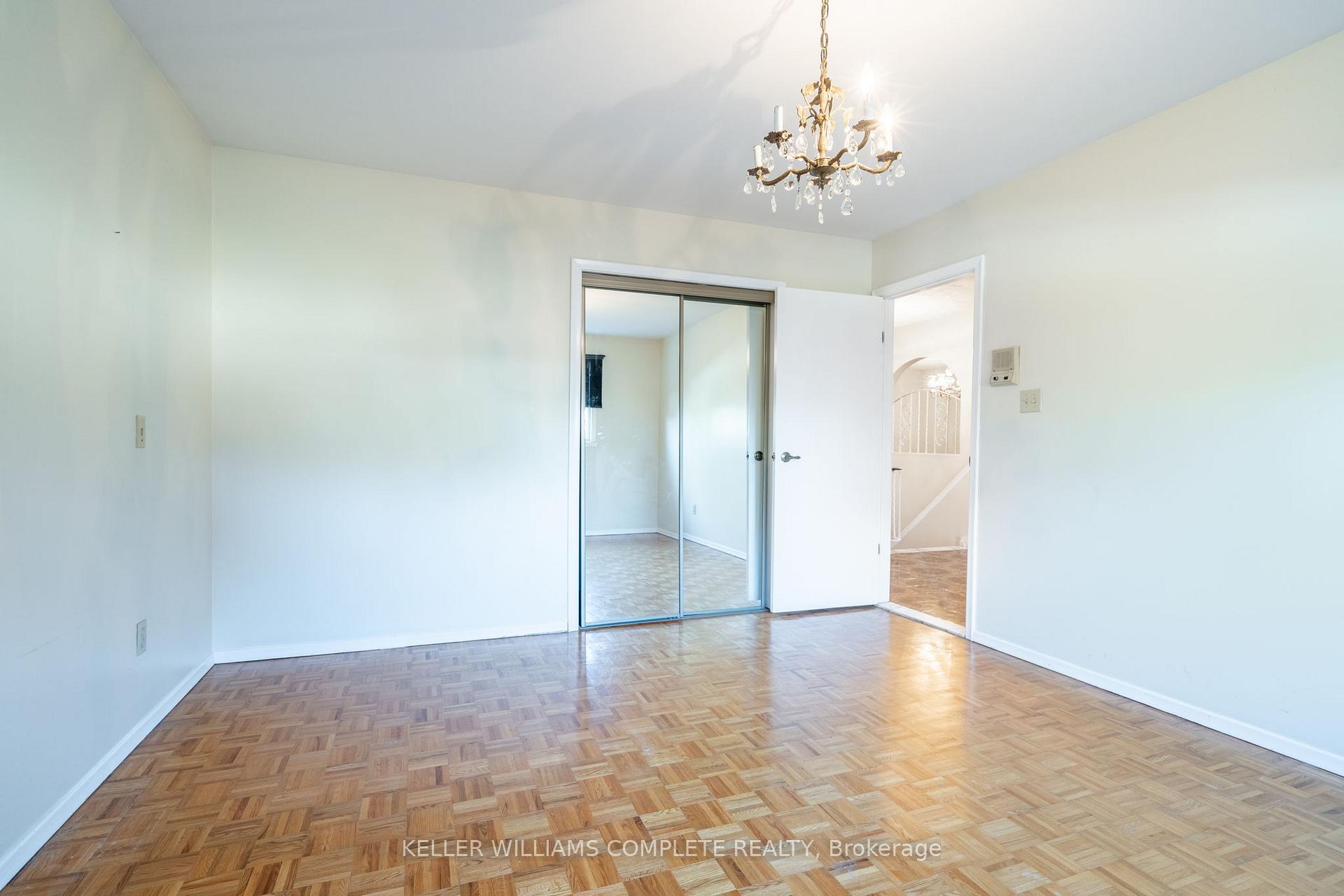 Photo 7 of 160 Gardiner Drive, Hamilton, Gilkson — HOMEH