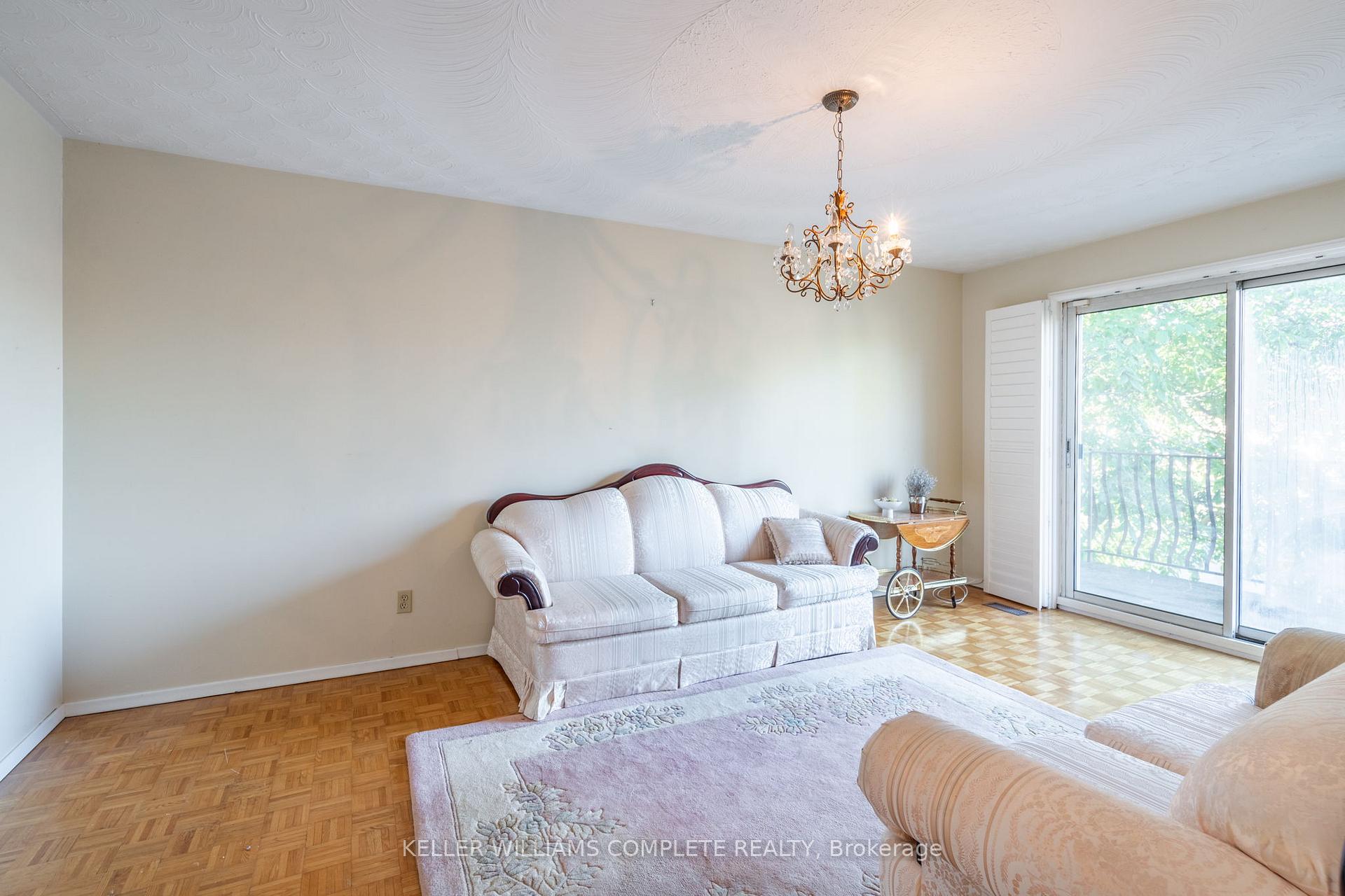Photo 8 of 160 Gardiner Drive, Hamilton, Gilkson — HOMEH