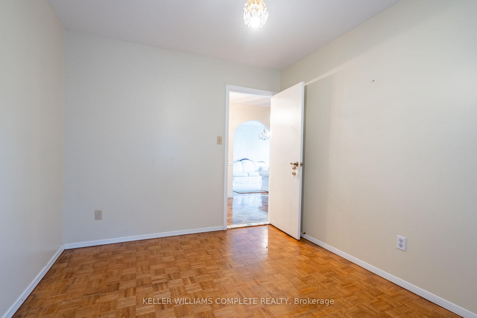 Photo 14 of 160 Gardiner Drive, Hamilton, Gilkson — HOMEH
