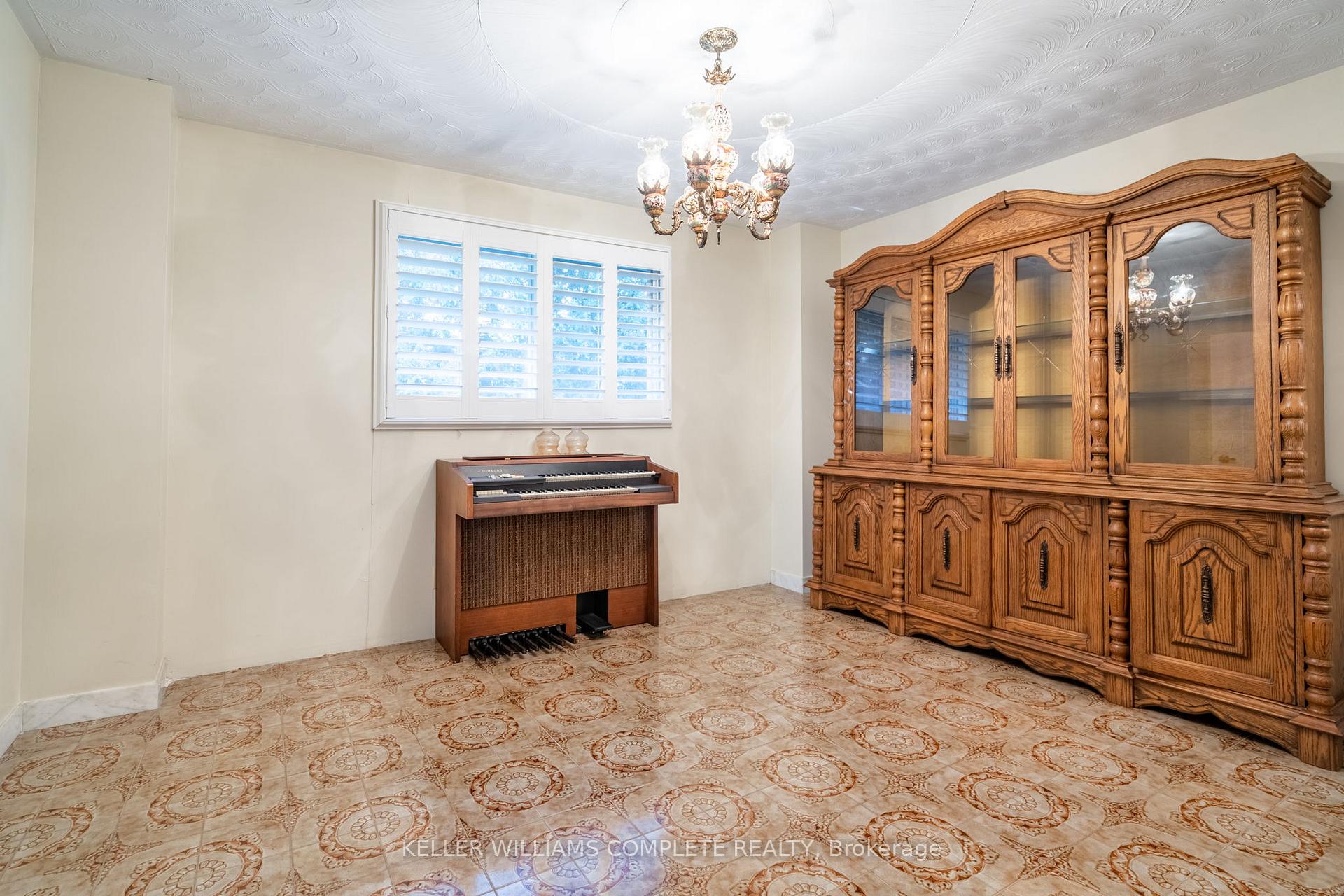 Photo 15 of 160 Gardiner Drive, Hamilton, Gilkson — HOMEH