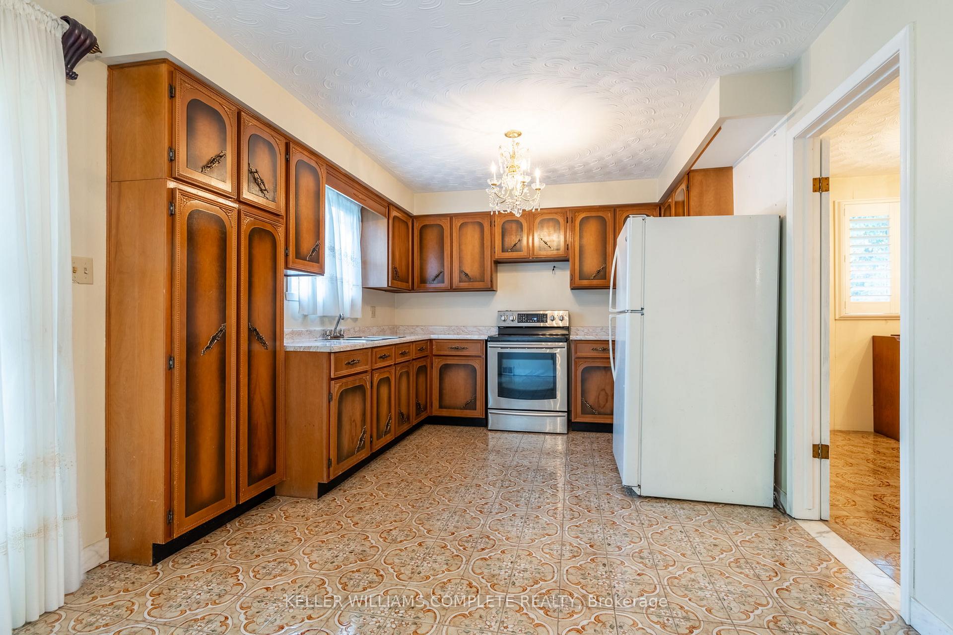 Photo 18 of 160 Gardiner Drive, Hamilton, Gilkson — HOMEH