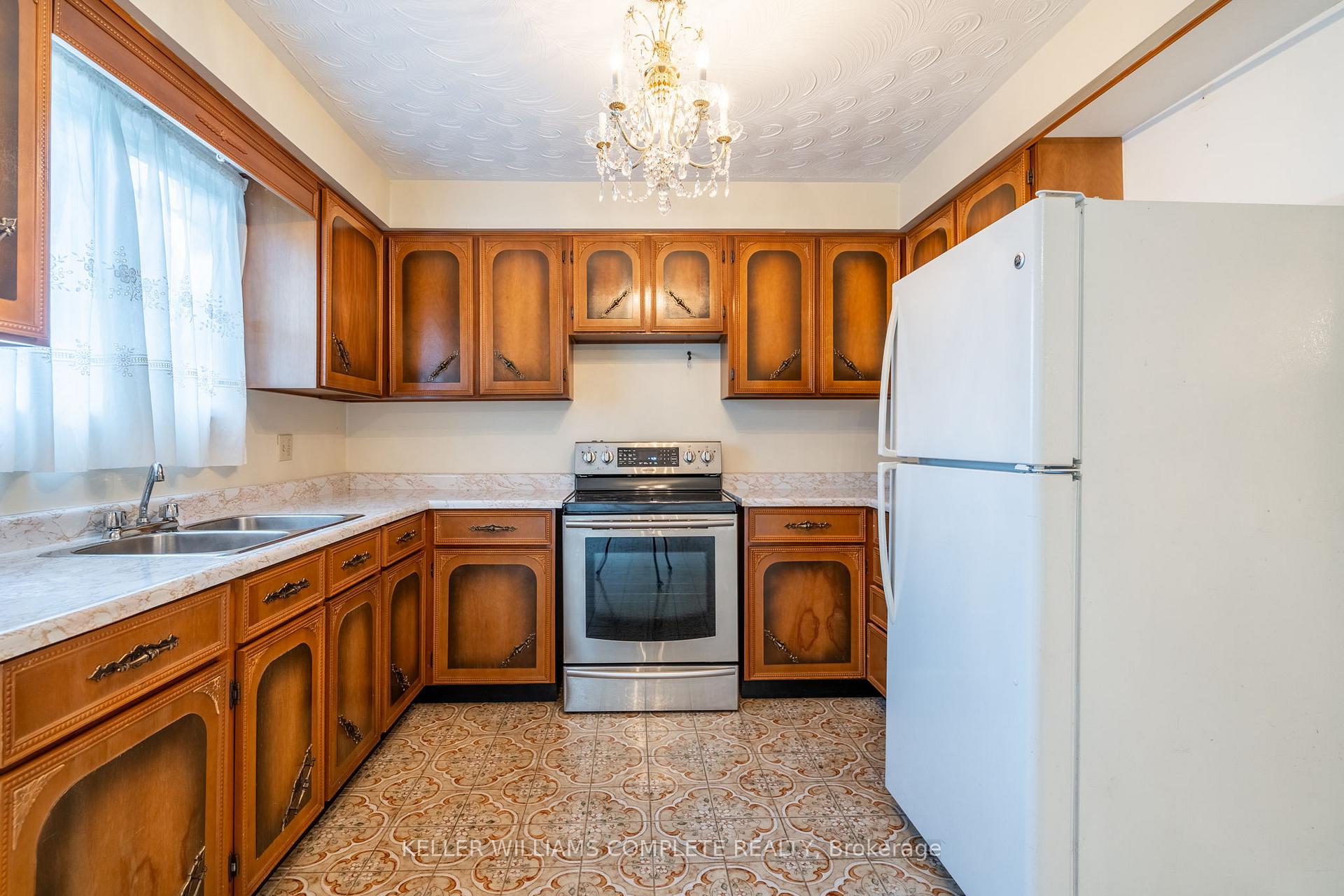 Photo 19 of 160 Gardiner Drive, Hamilton, Gilkson — HOMEH