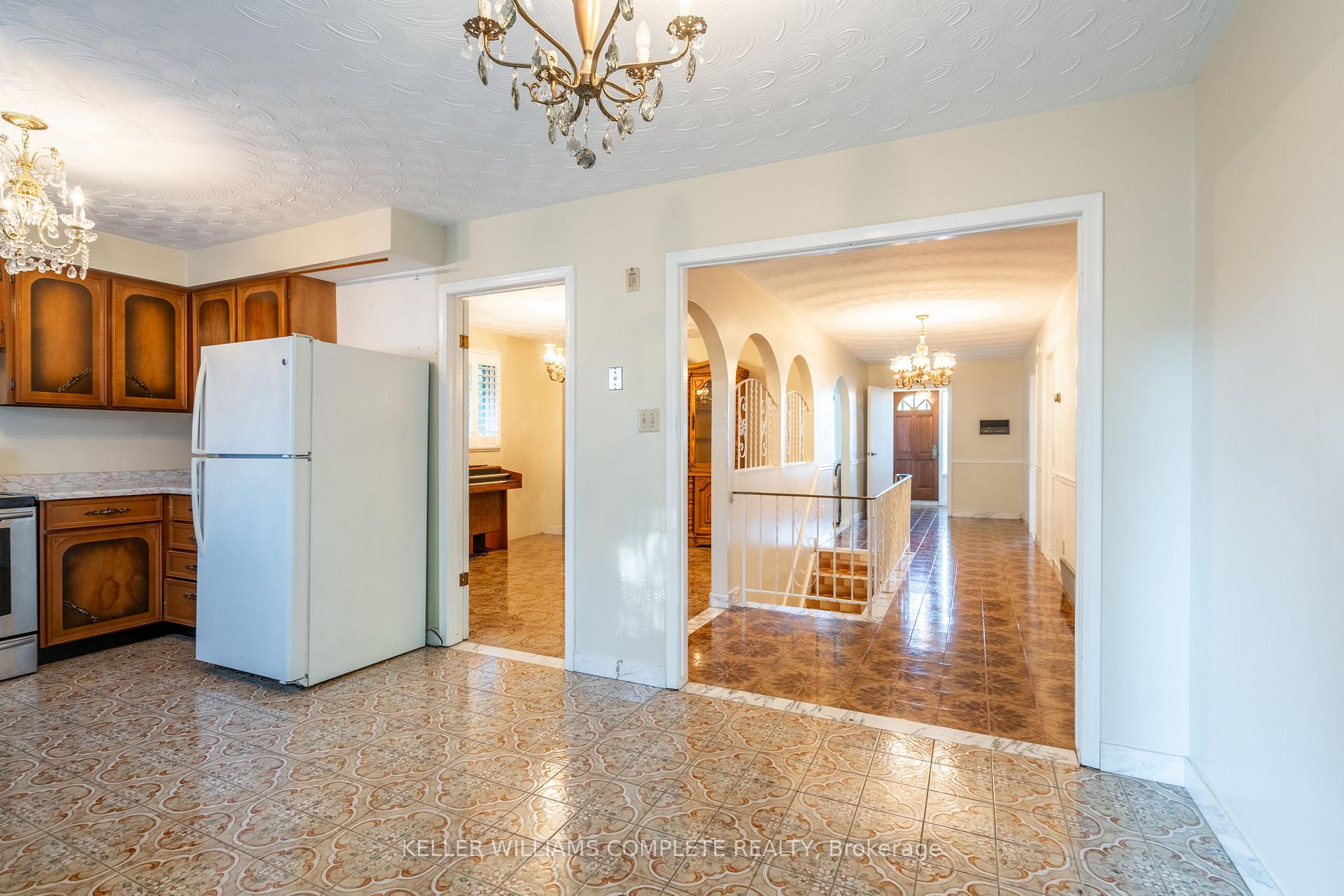 Photo 20 of 160 Gardiner Drive, Hamilton, Gilkson — HOMEH