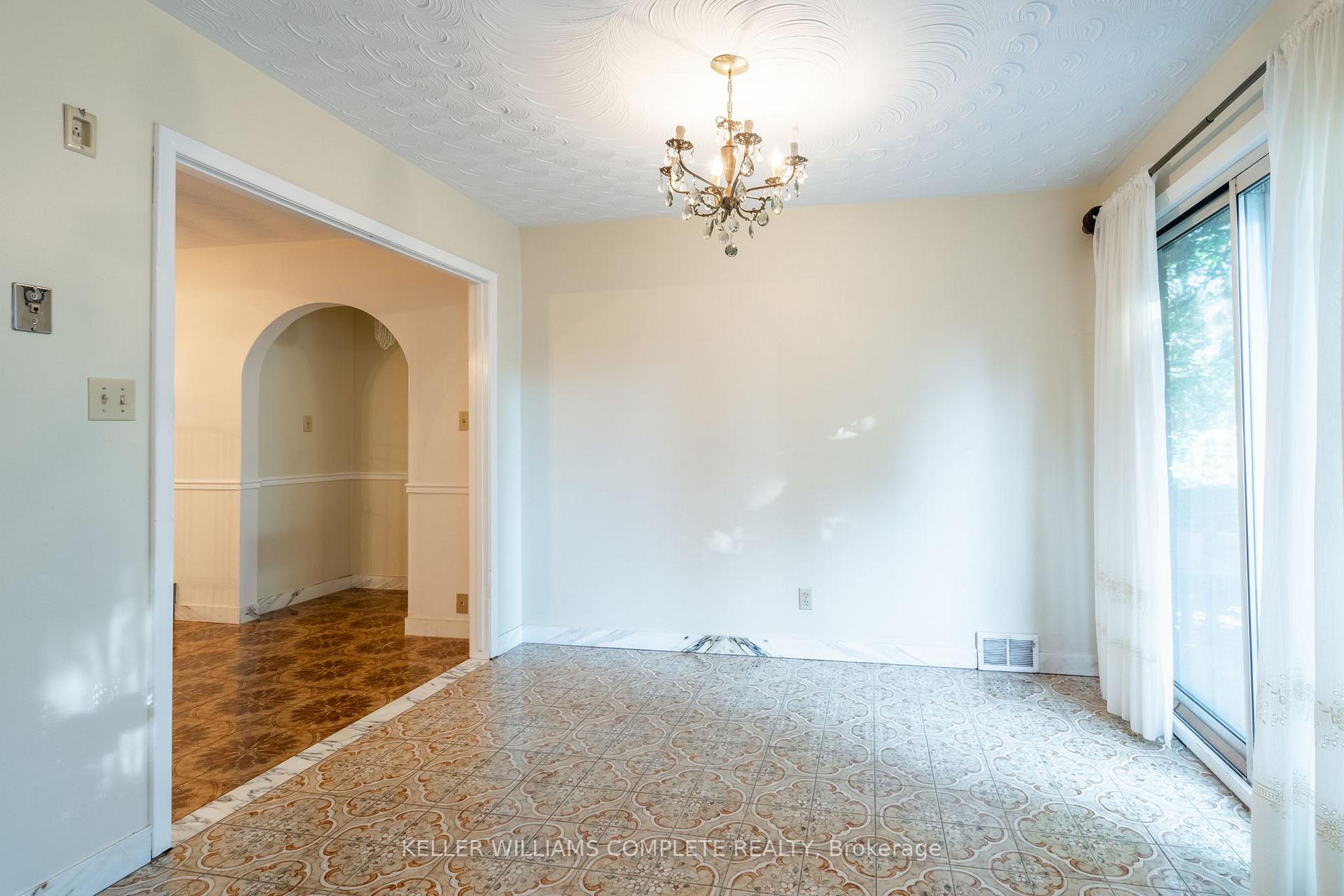 Photo 21 of 160 Gardiner Drive, Hamilton, Gilkson — HOMEH