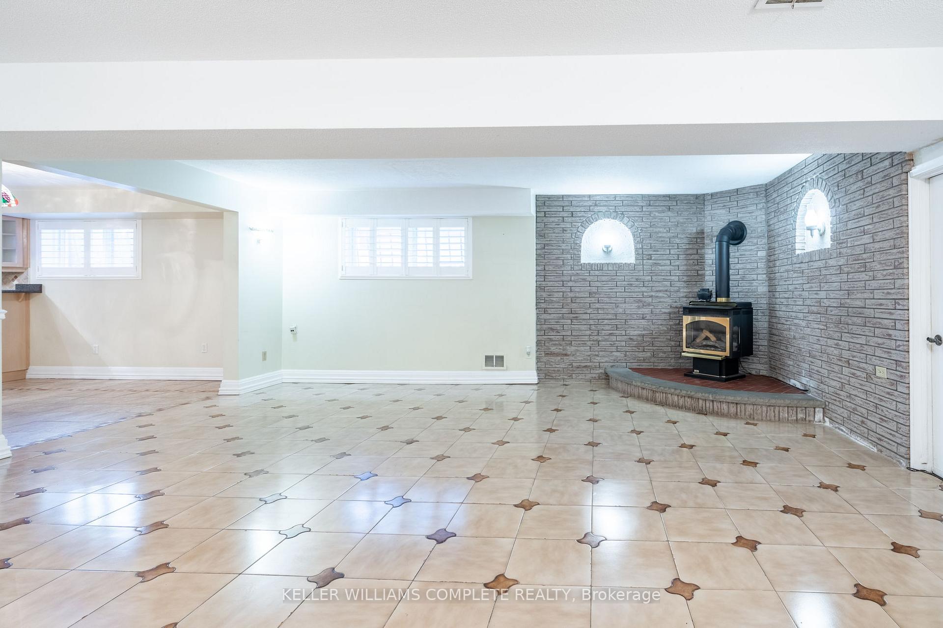 Photo 23 of 160 Gardiner Drive, Hamilton, Gilkson — HOMEH