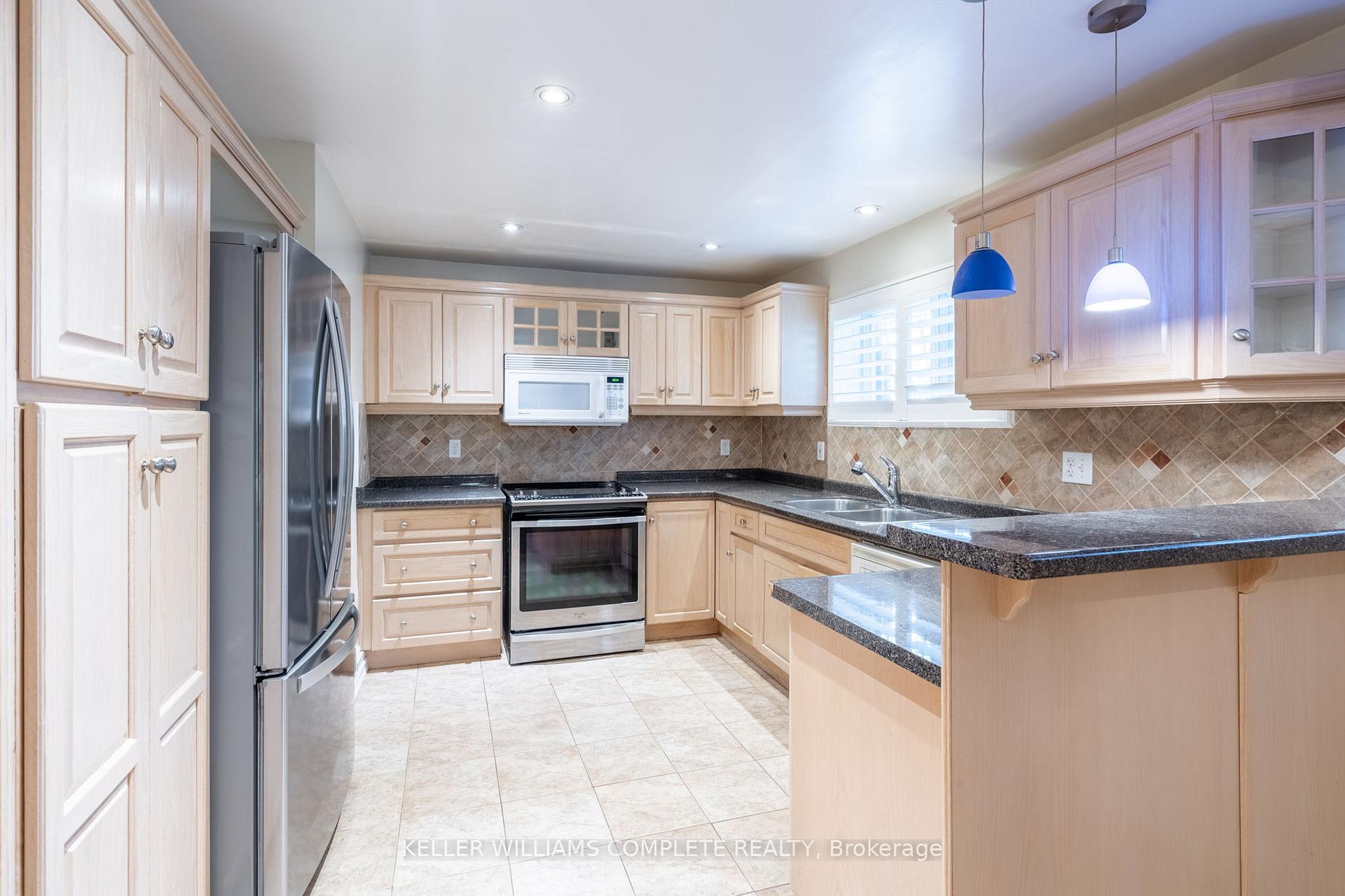 Photo 26 of 160 Gardiner Drive, Hamilton, Gilkson — HOMEH