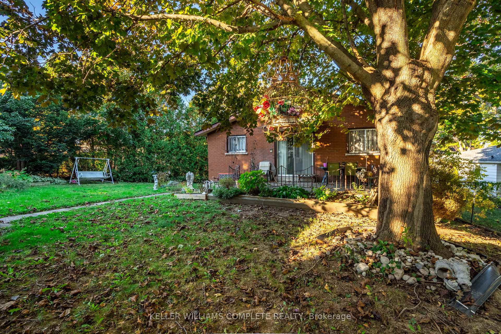 Photo 36 of 160 Gardiner Drive, Hamilton, Gilkson — HOMEH