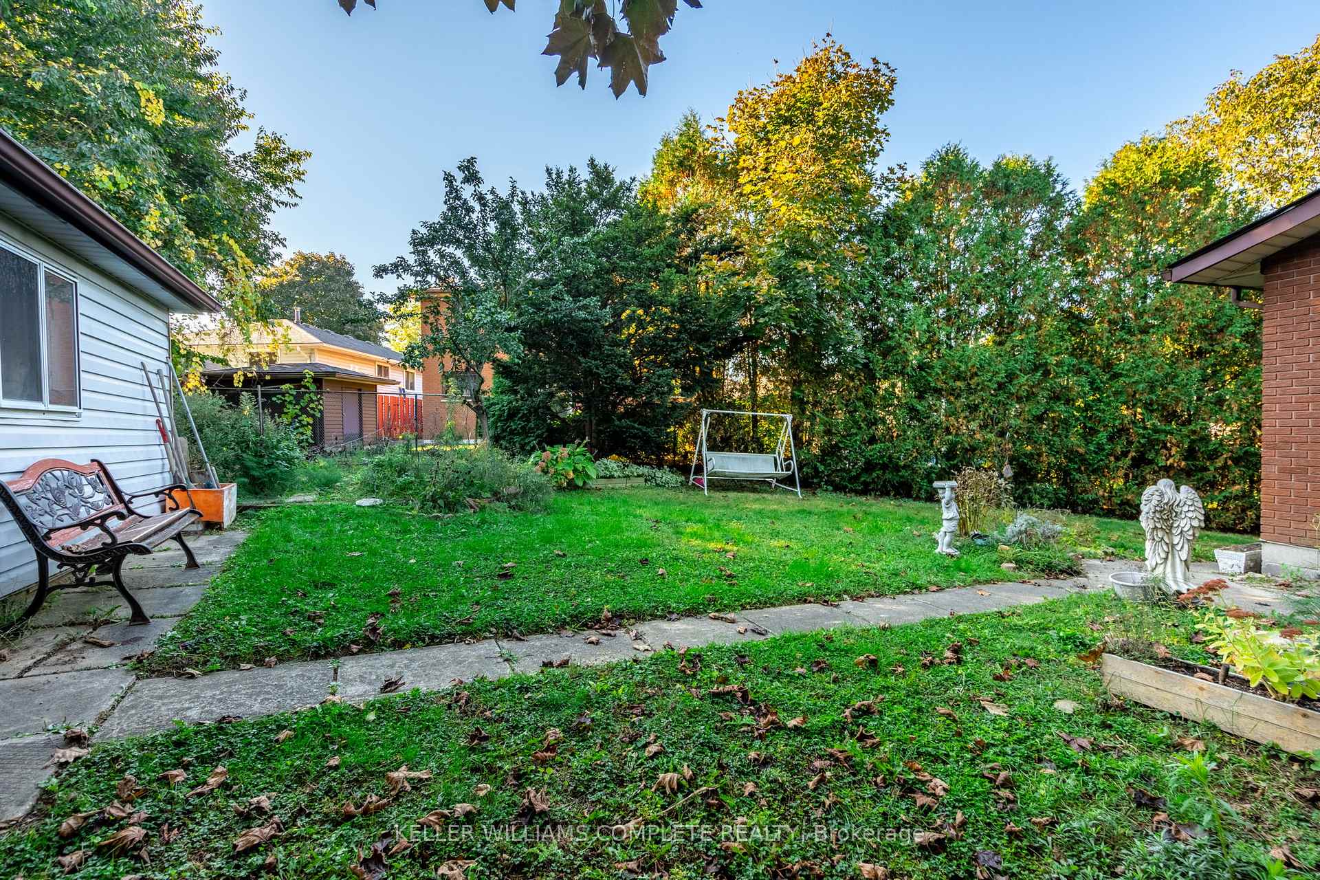 Photo 38 of 160 Gardiner Drive, Hamilton, Gilkson — HOMEH