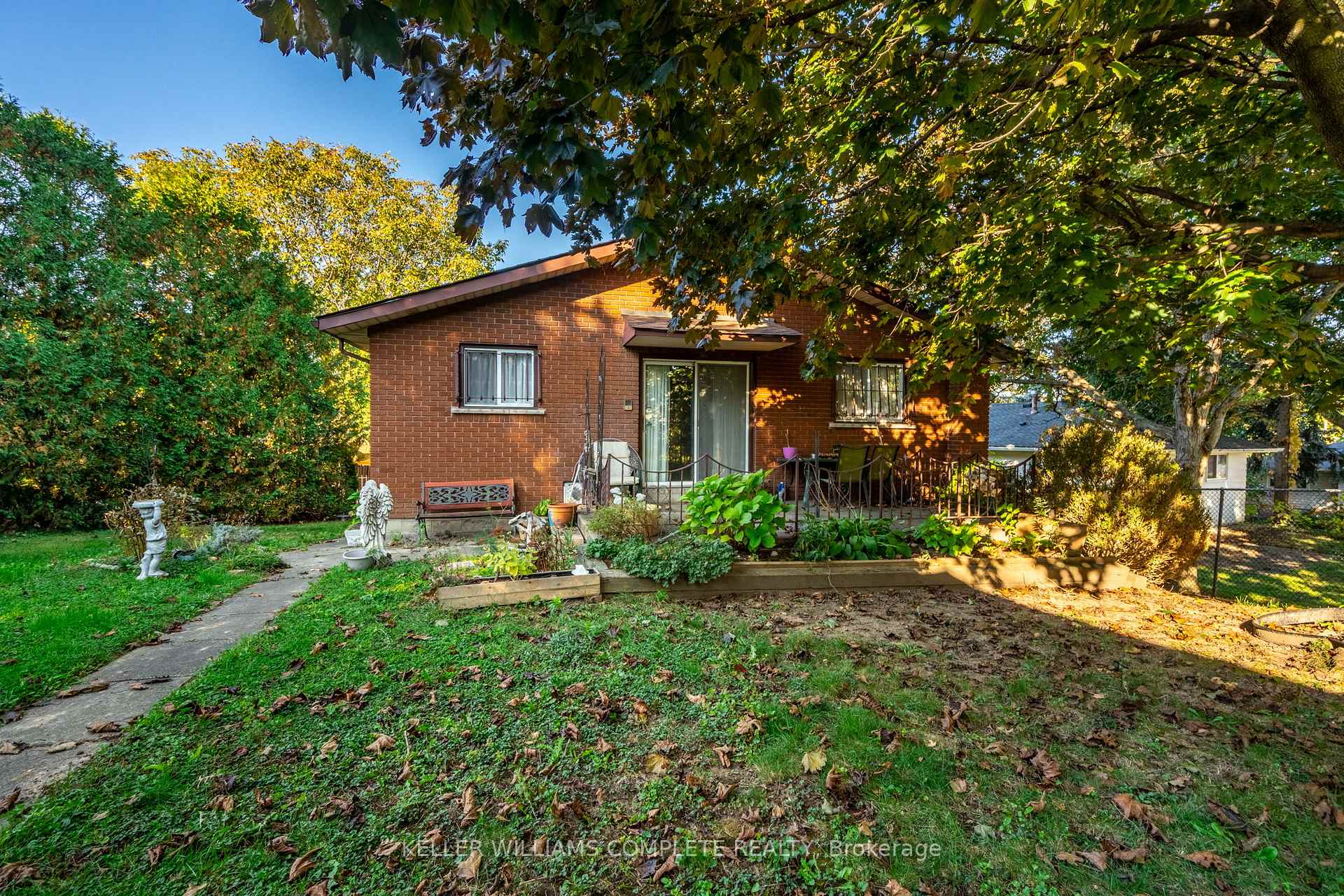 Photo 39 of 160 Gardiner Drive, Hamilton, Gilkson — HOMEH