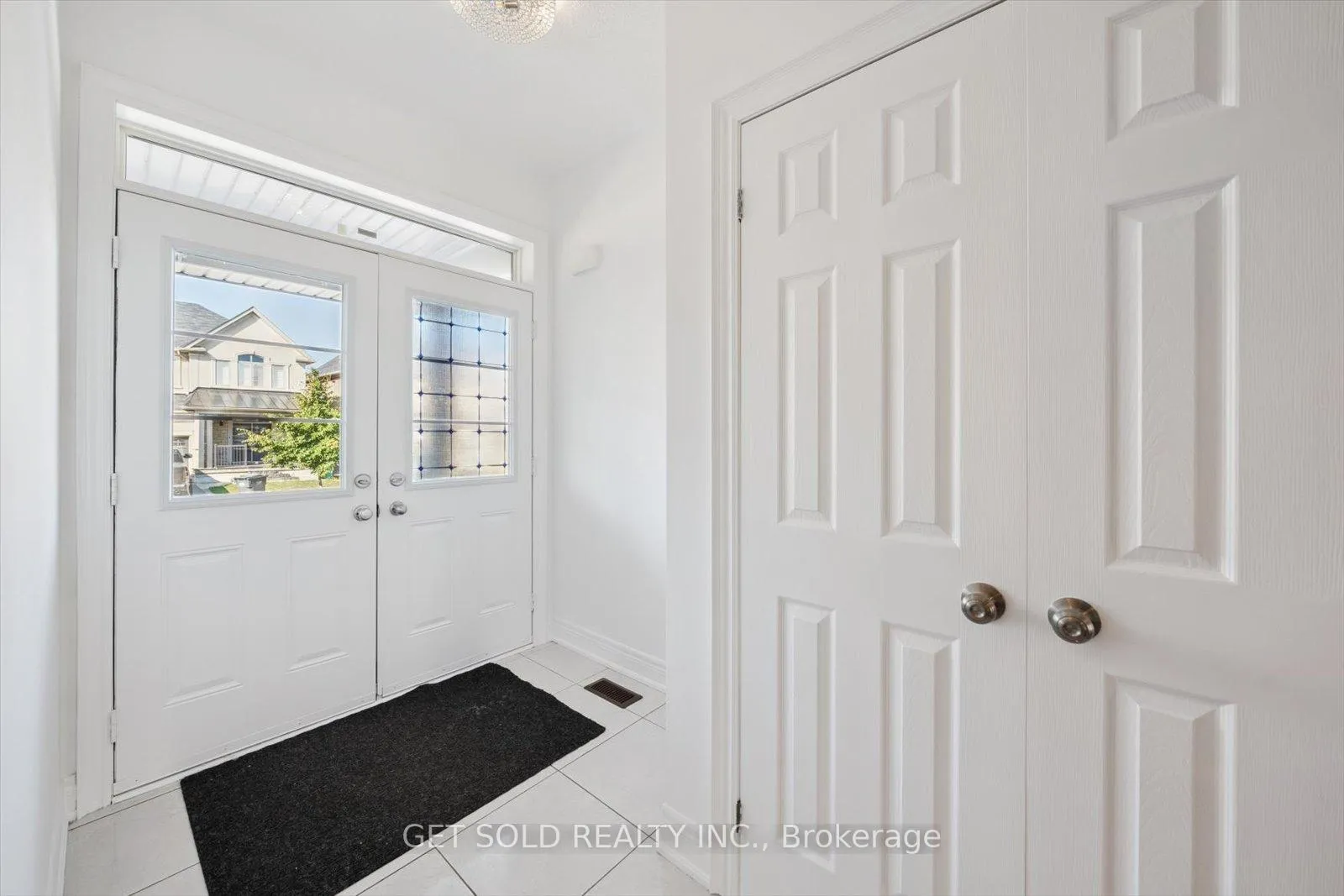 Photo 4 of 49 Blackberry Valley Crescent, Caledon, Rural Caledon — HOMEH