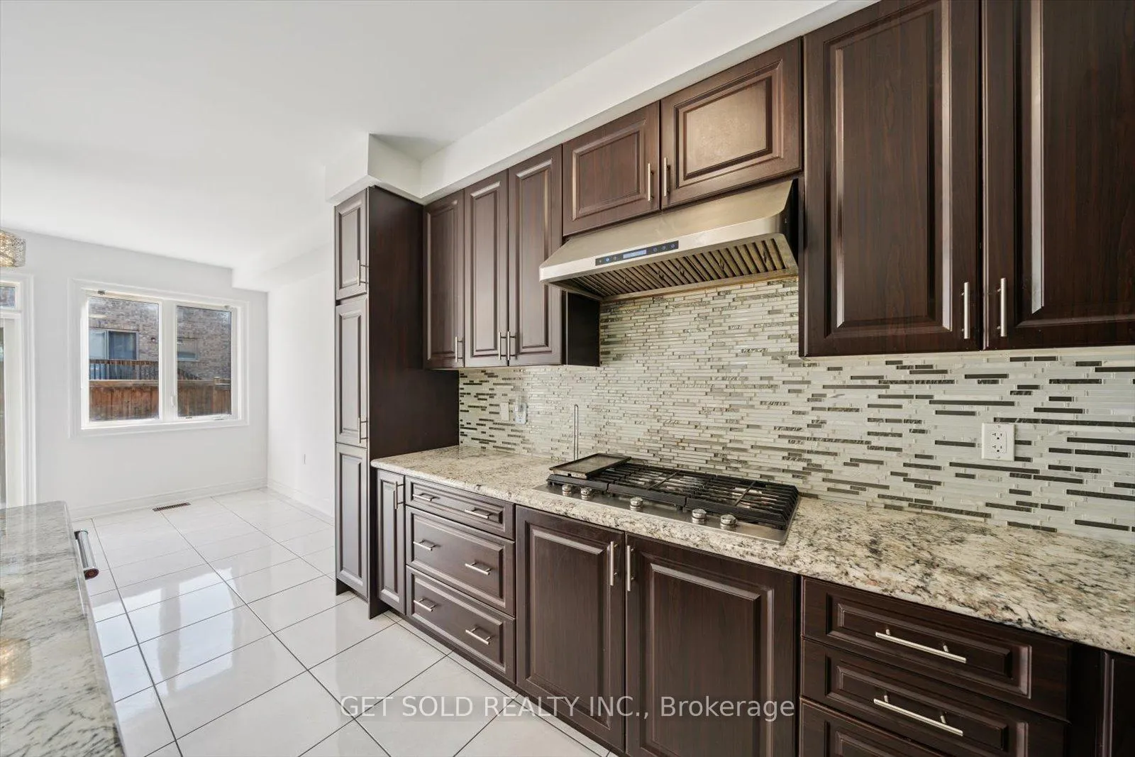 Photo 10 of 49 Blackberry Valley Crescent, Caledon, Rural Caledon — HOMEH