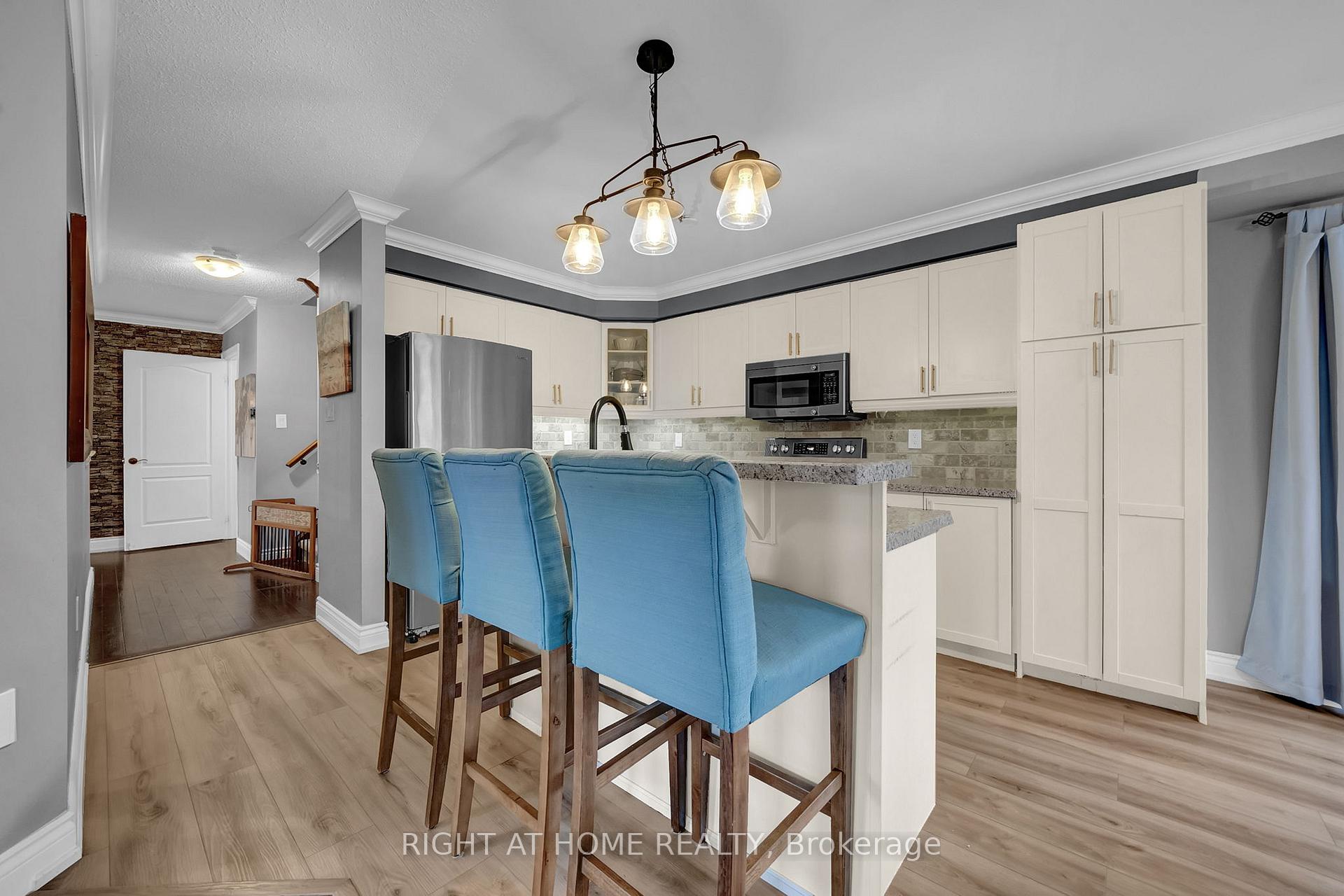 Photo 12 of 158 Dadson Drive, Clarington, Bowmanville — HOMEH