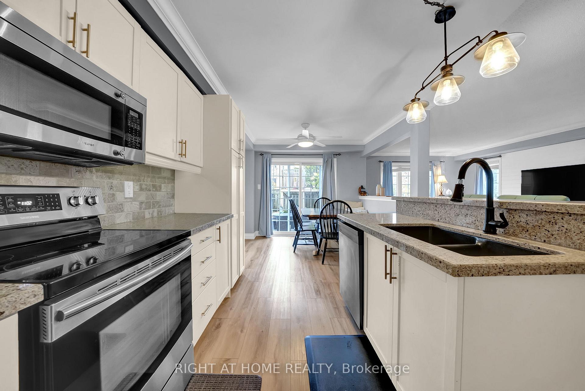 Photo 13 of 158 Dadson Drive, Clarington, Bowmanville — HOMEH
