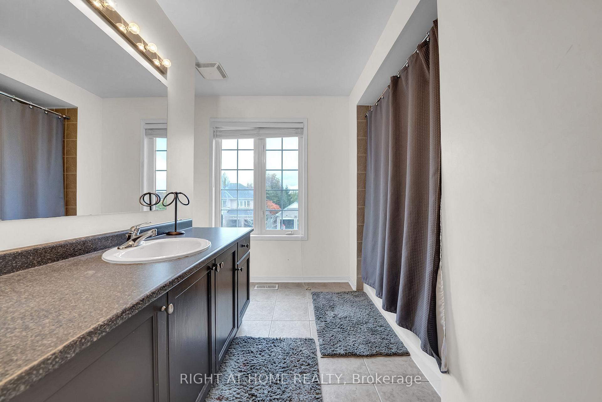 Photo 17 of 158 Dadson Drive, Clarington, Bowmanville — HOMEH