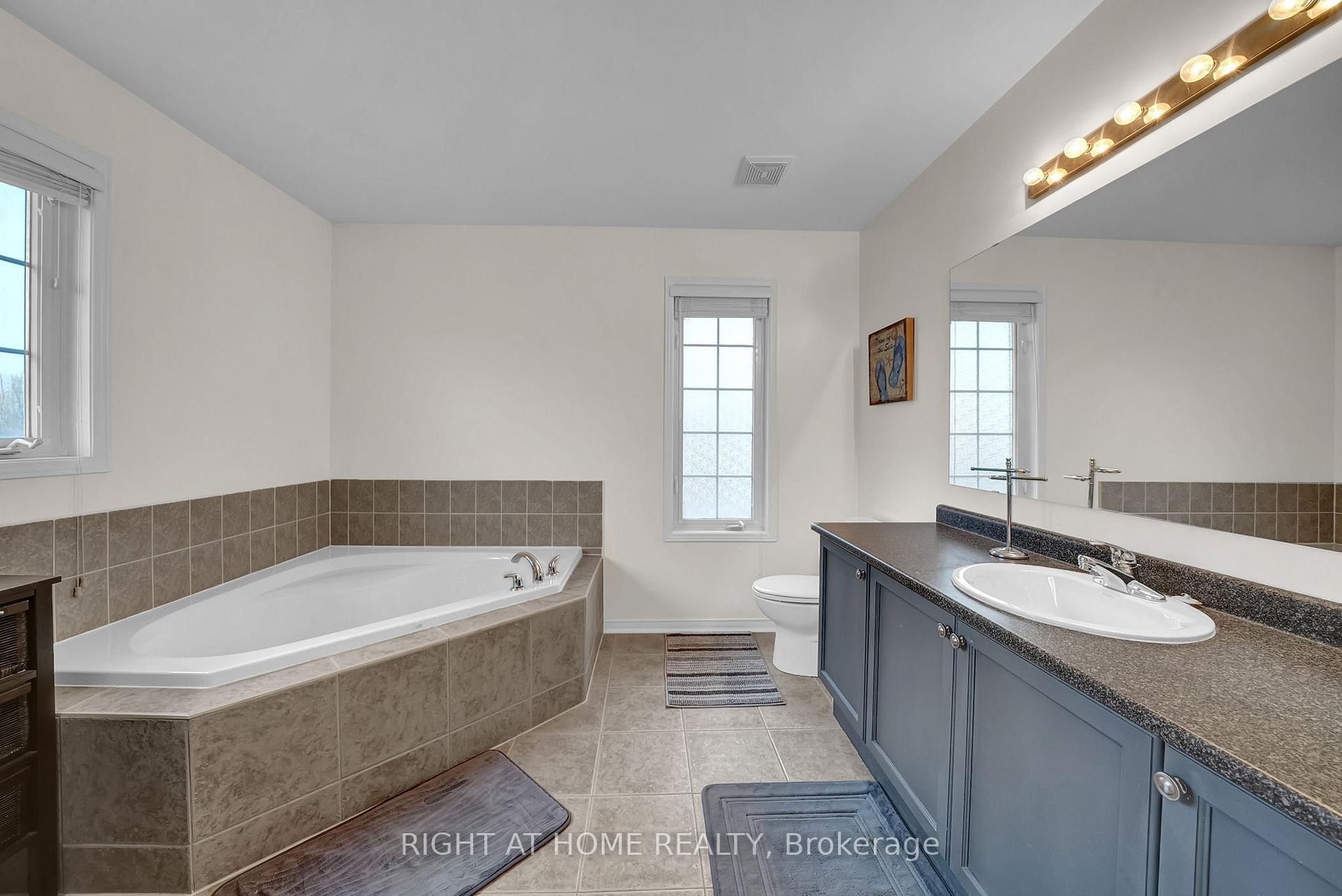 Photo 27 of 158 Dadson Drive, Clarington, Bowmanville — HOMEH