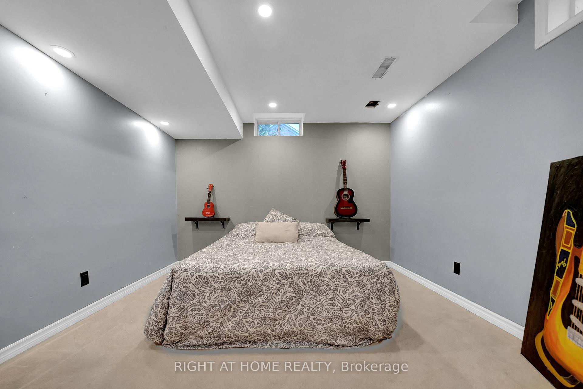 Photo 32 of 158 Dadson Drive, Clarington, Bowmanville — HOMEH