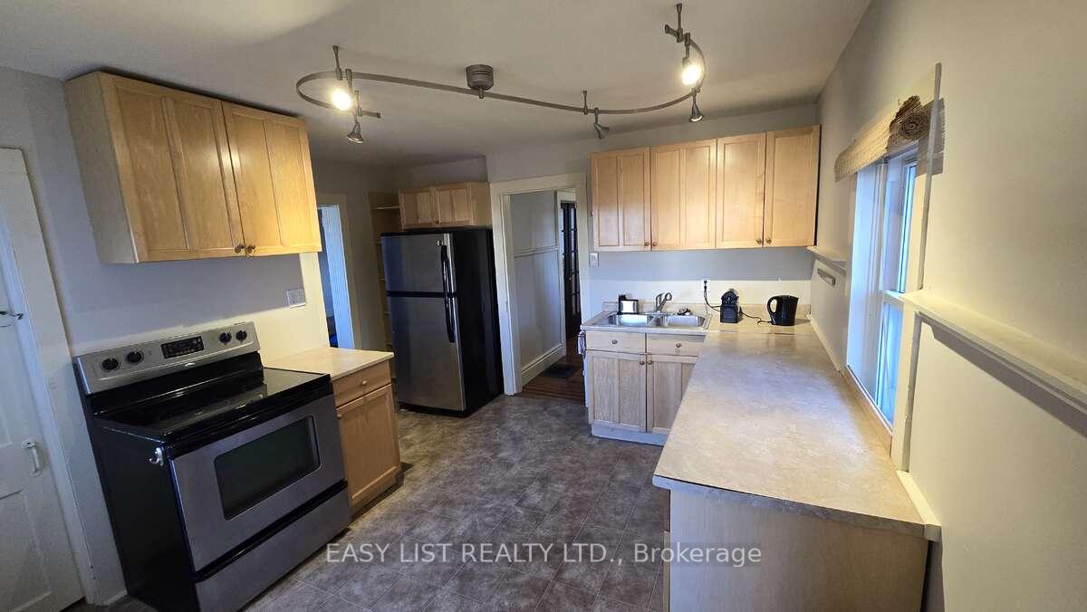 Photo 13 of 124 South Street, Gananoque — HOMEH