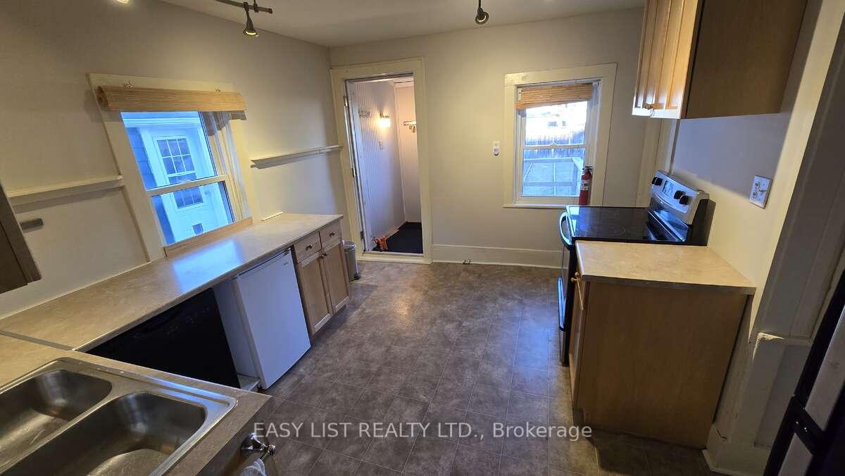 Photo 14 of 124 South Street, Gananoque — HOMEH