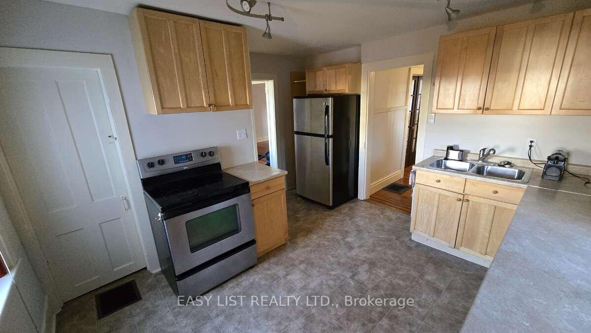 Photo 15 of 124 South Street, Gananoque — HOMEH