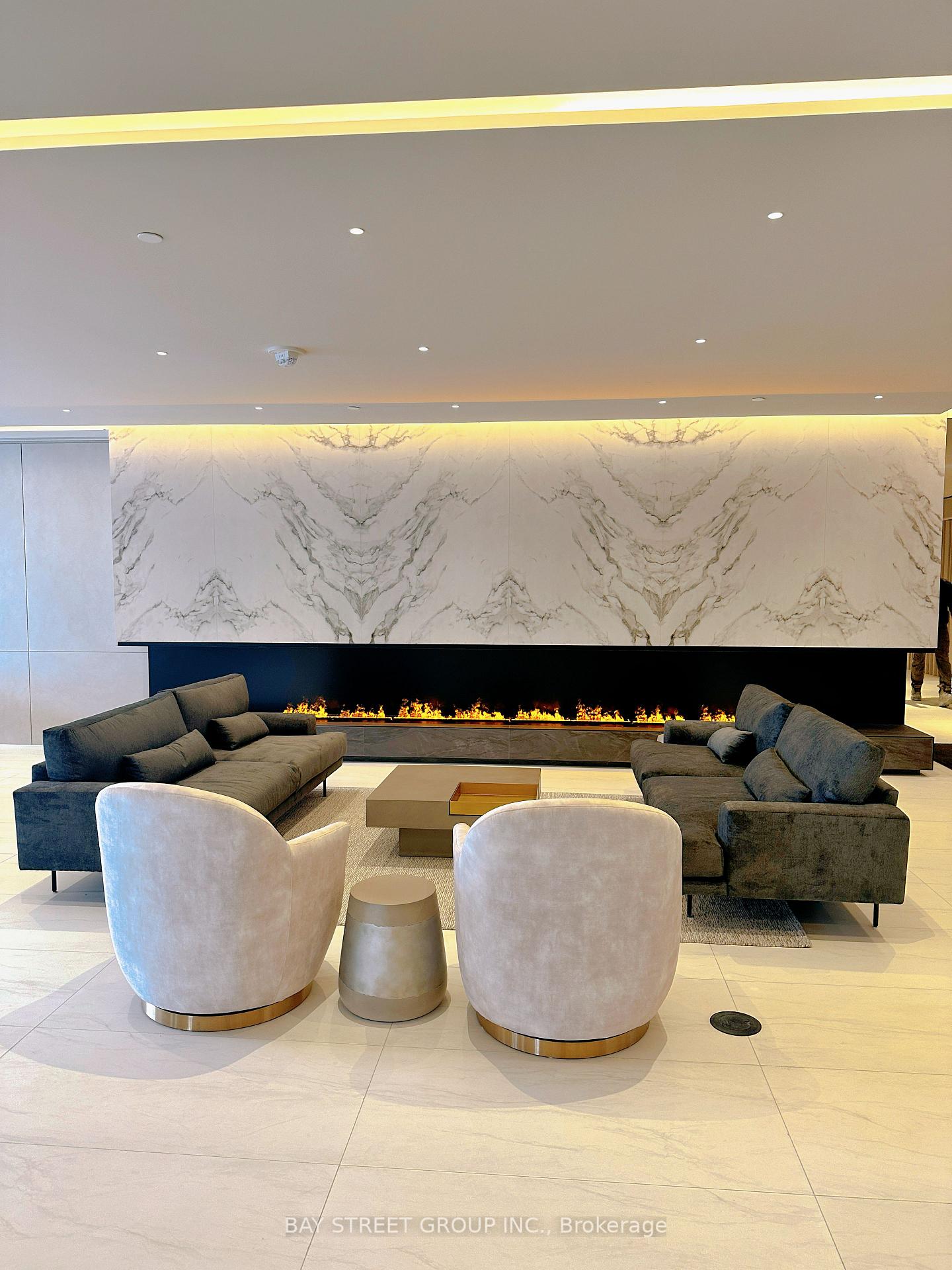 Photo 2 of Unit B2203, 50 Upper Mall Way, Vaughan, Brownridge — HOMEH