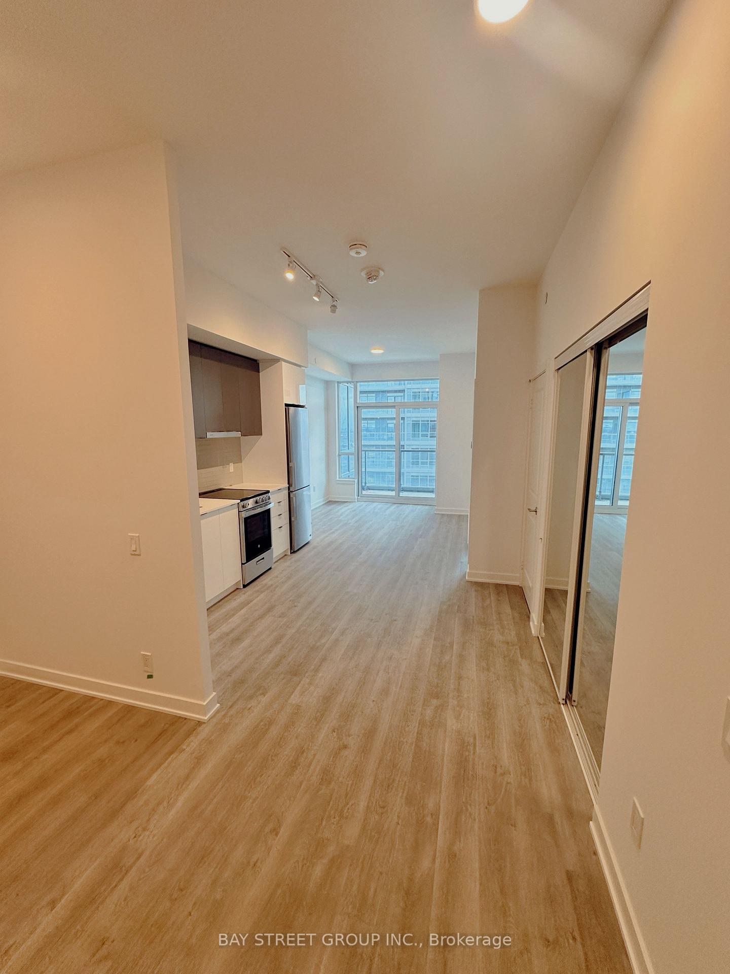 Photo 6 of Unit B2203, 50 Upper Mall Way, Vaughan, Brownridge — HOMEH