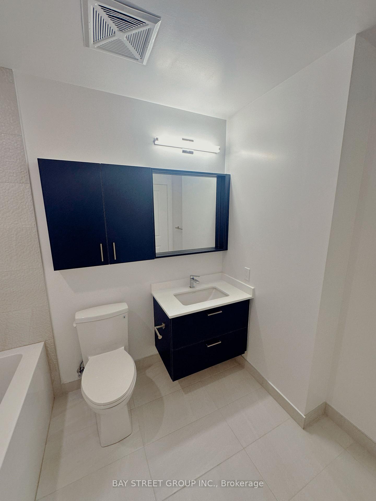 Photo 10 of Unit B2203, 50 Upper Mall Way, Vaughan, Brownridge — HOMEH