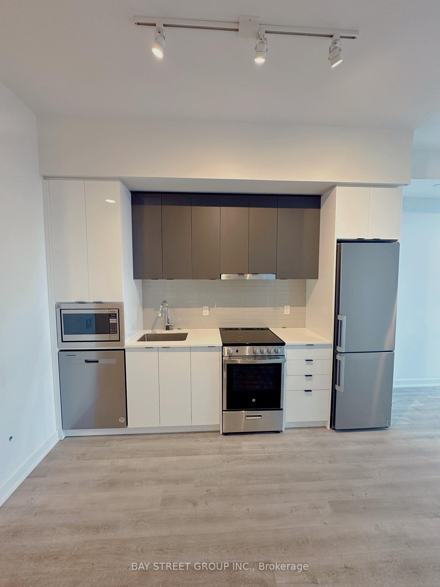 Photo 11 of Unit B2203, 50 Upper Mall Way, Vaughan, Brownridge — HOMEH