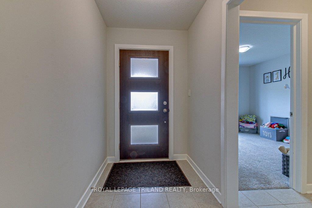 Photo 3 of 108 Benjamin Parkway S, St. Thomas — HOMEH