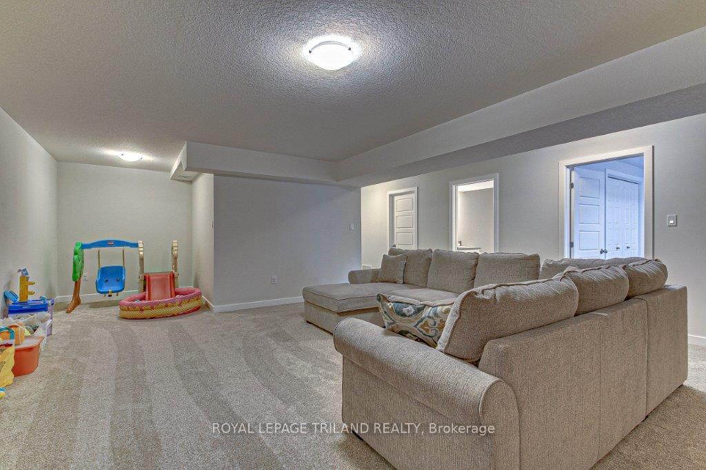 Photo 6 of 108 Benjamin Parkway S, St. Thomas — HOMEH