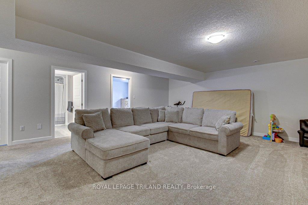 Photo 7 of 108 Benjamin Parkway S, St. Thomas — HOMEH
