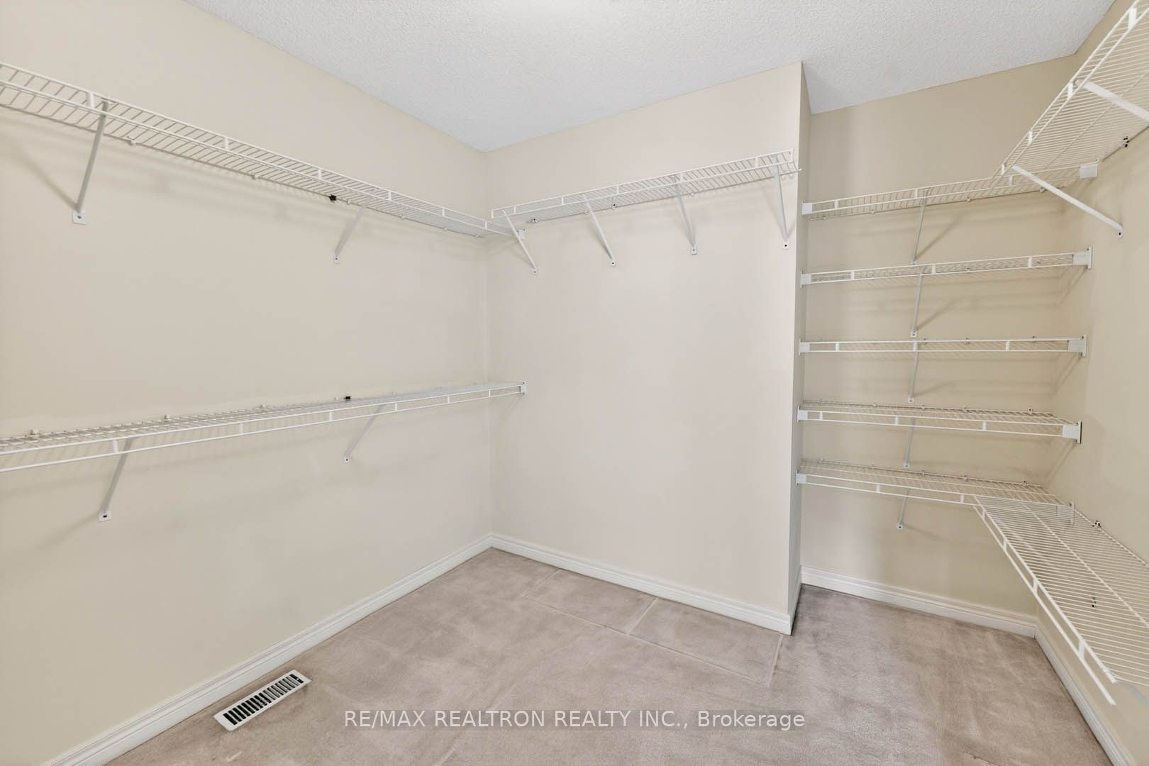 Photo 25 of 385 Calvert Road, Markham, Cachet — HOMEH