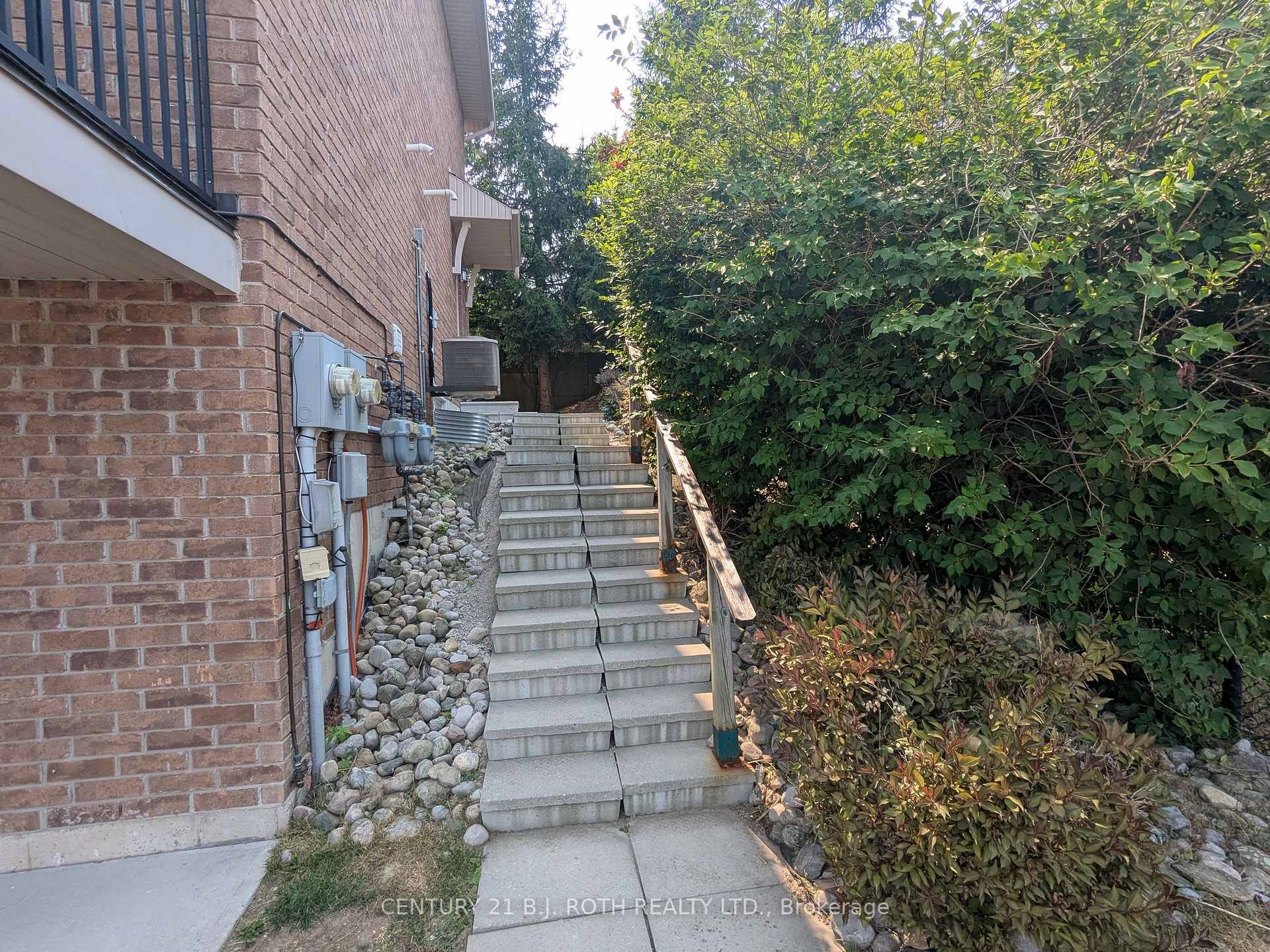 Photo 5 of Unit 2, 175 Stanley Street, Barrie, East Bayfield — HOMEH