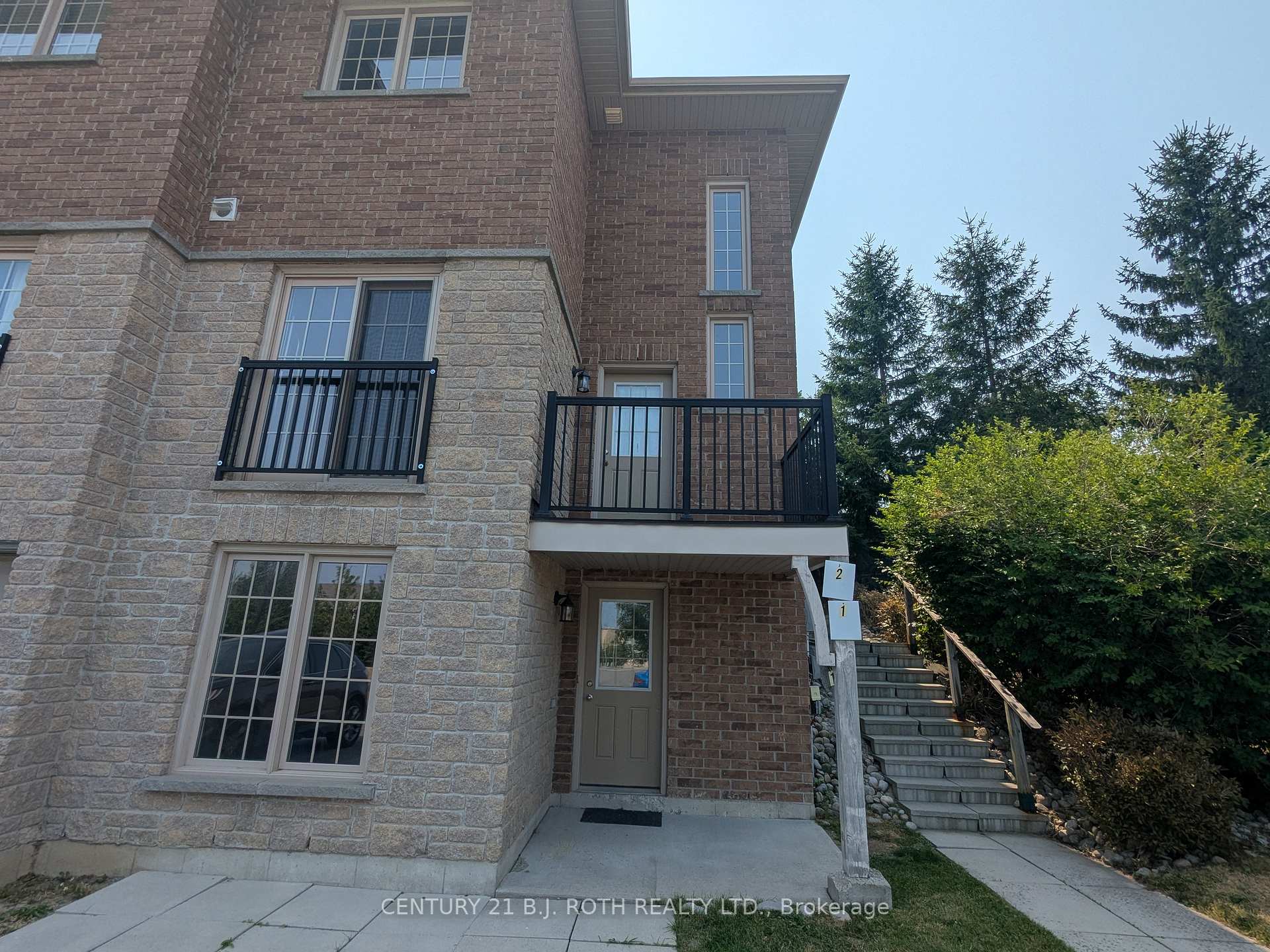 Photo 4 of Unit 2, 175 Stanley Street, Barrie, East Bayfield — HOMEH