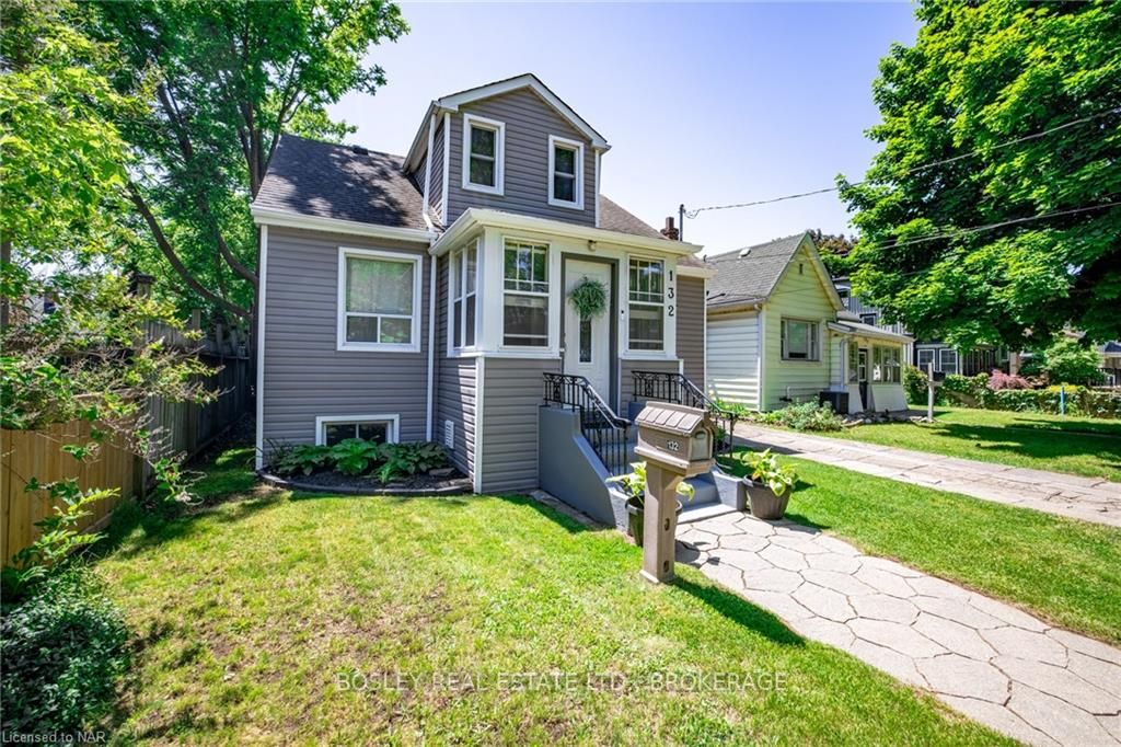 Front of 132 Dufferin Street E