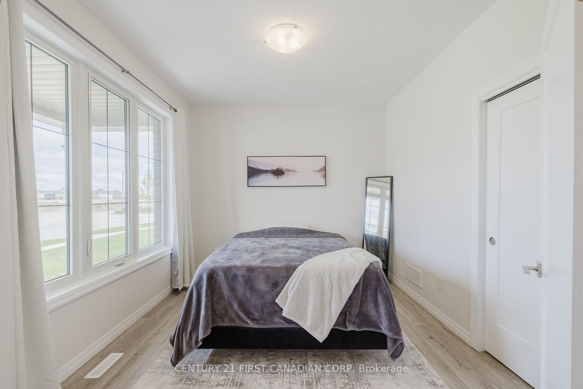 Photo 5 of 132 Cortland Terrace, St. Thomas — HOMEH