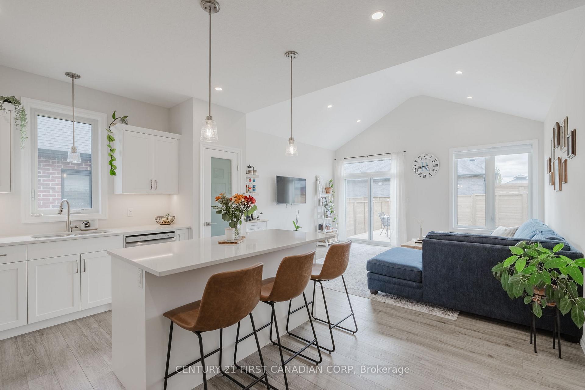 Photo 11 of 132 Cortland Terrace, St. Thomas — HOMEH