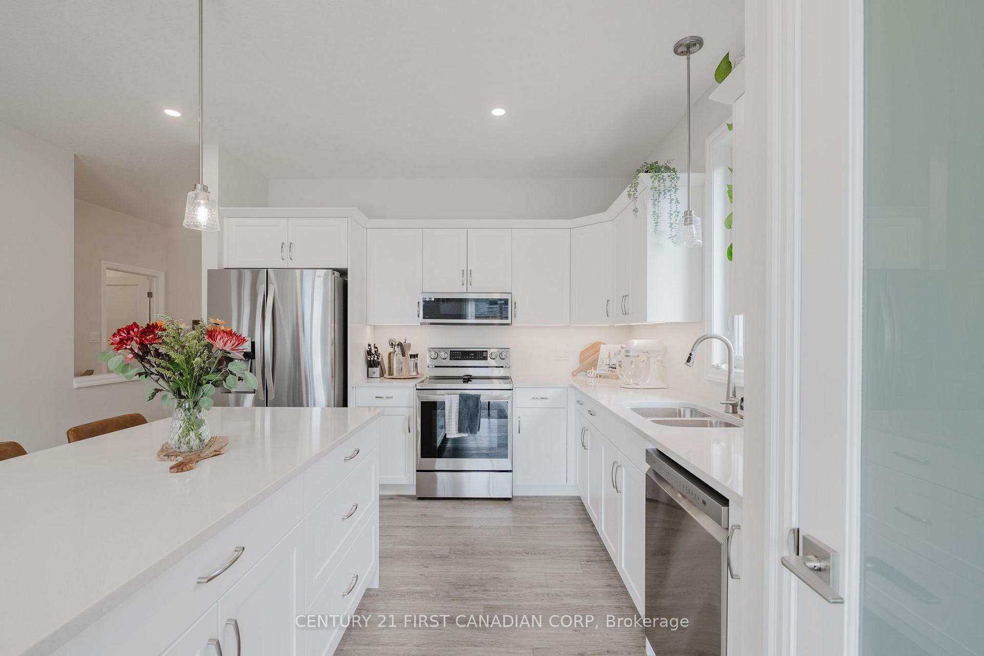 Photo 13 of 132 Cortland Terrace, St. Thomas — HOMEH