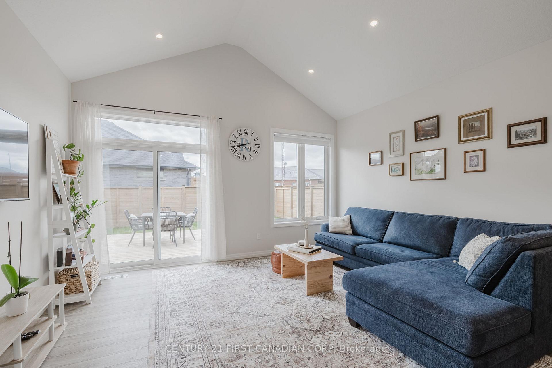 Photo 15 of 132 Cortland Terrace, St. Thomas — HOMEH