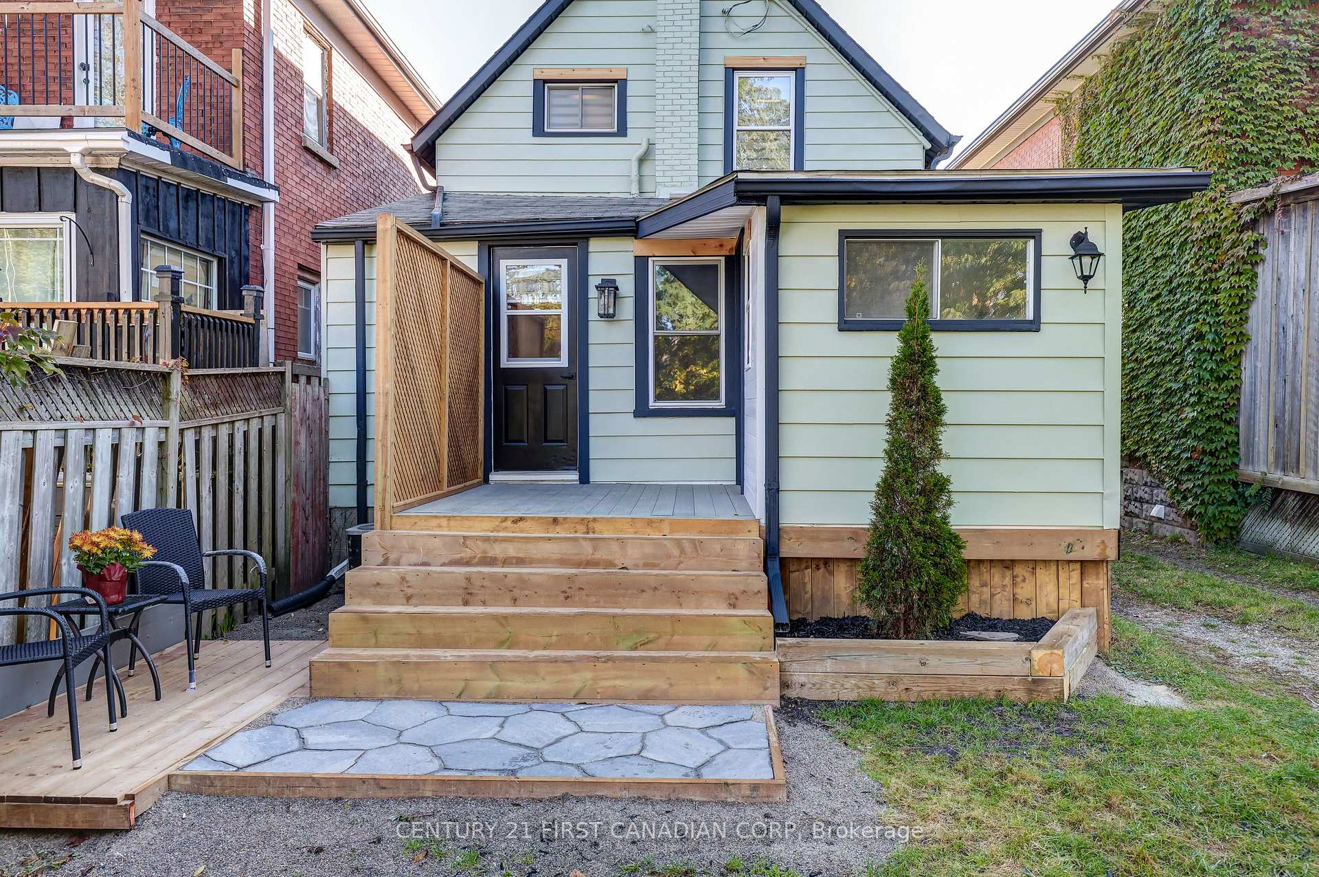 Photo 6 of 84 Ross Street, St. Thomas — HOMEH