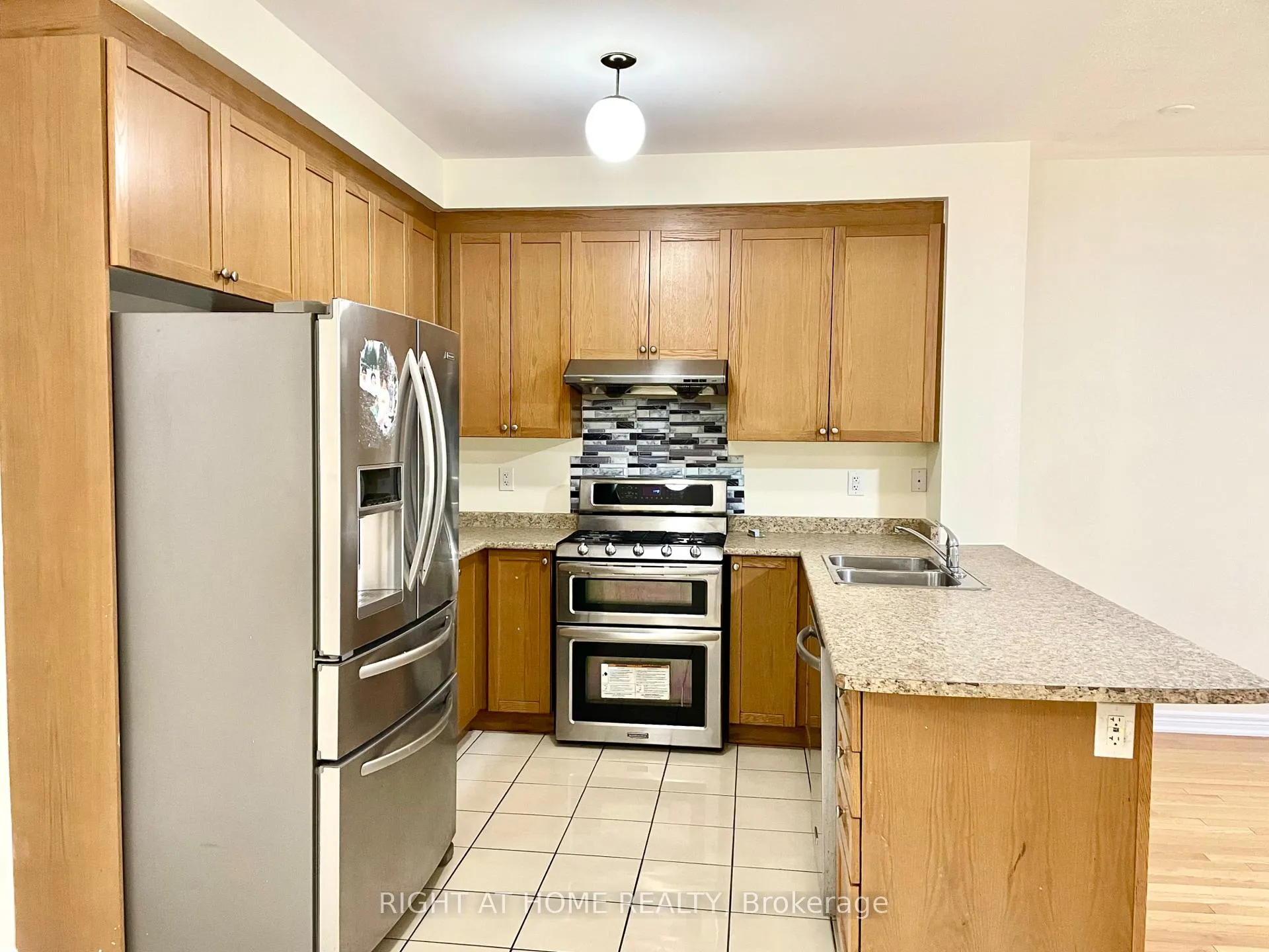 Photo 10 of 20 Haskett Drive, Markham, Box Grove — HOMEH