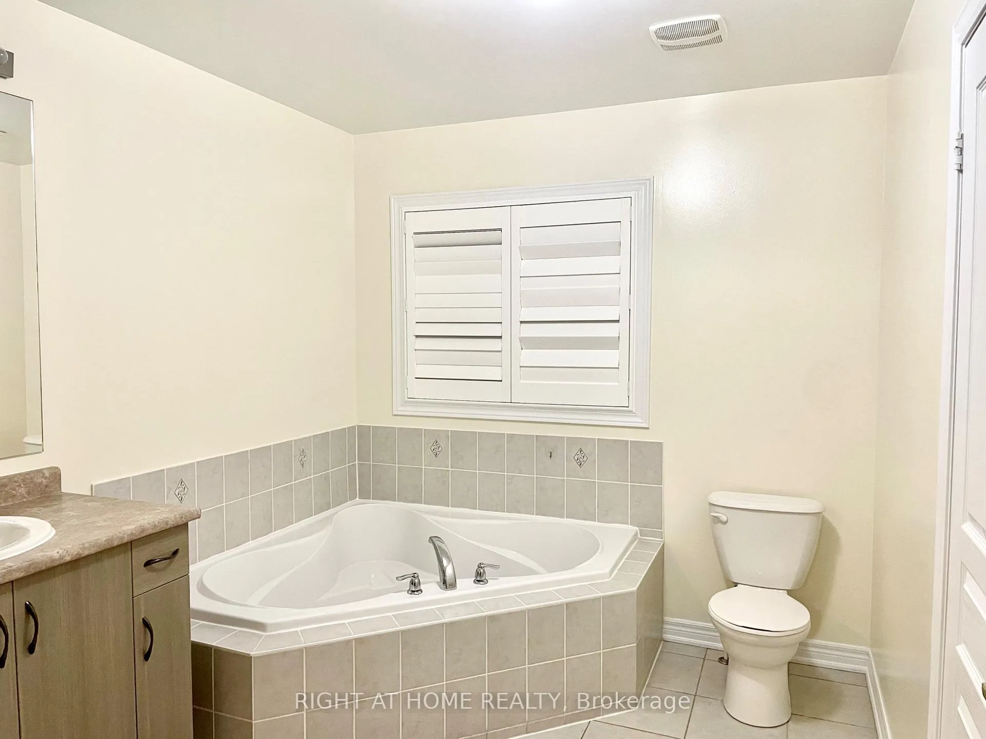 Photo 11 of 20 Haskett Drive, Markham, Box Grove — HOMEH