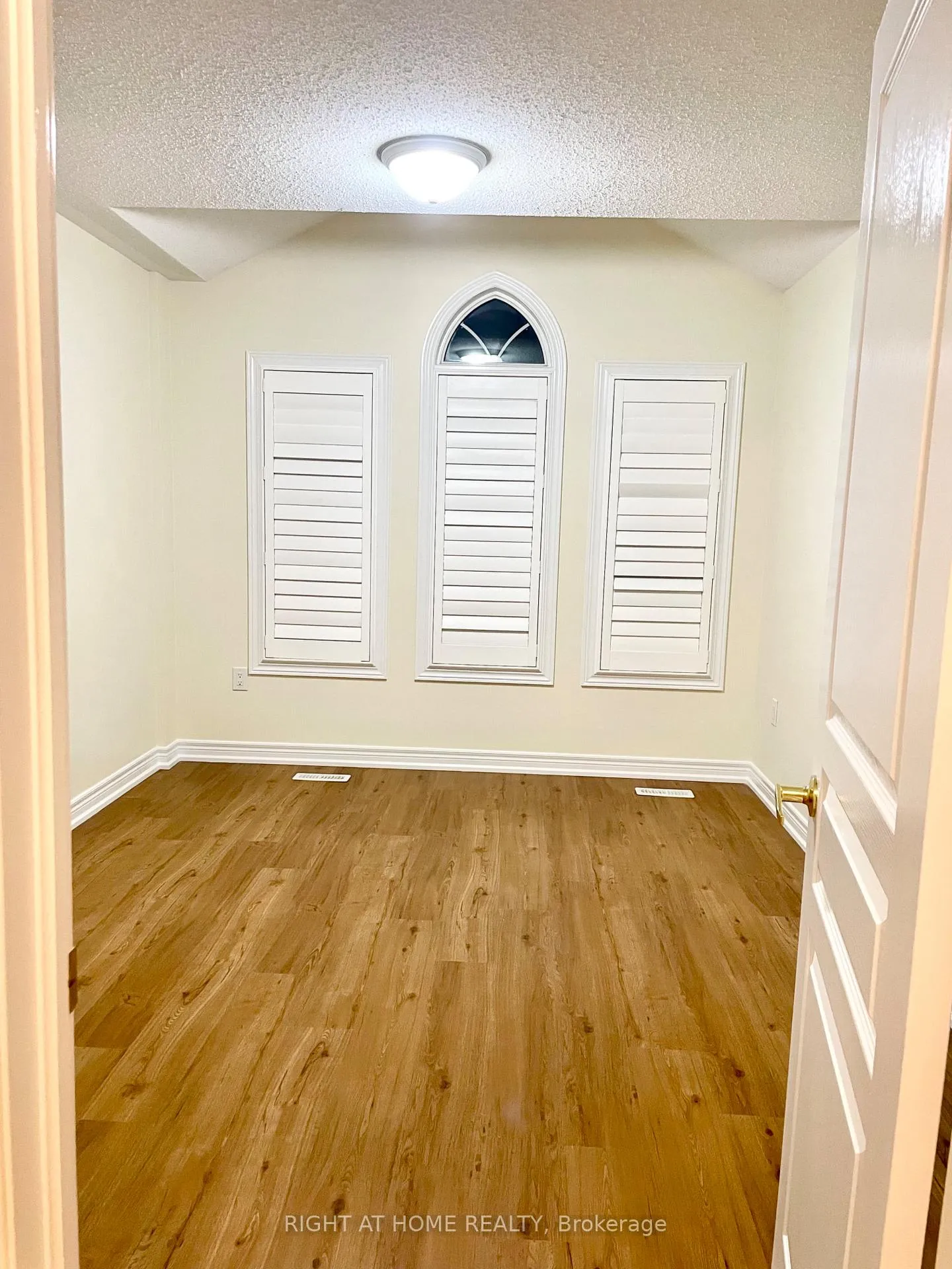 Photo 14 of 20 Haskett Drive, Markham, Box Grove — HOMEH