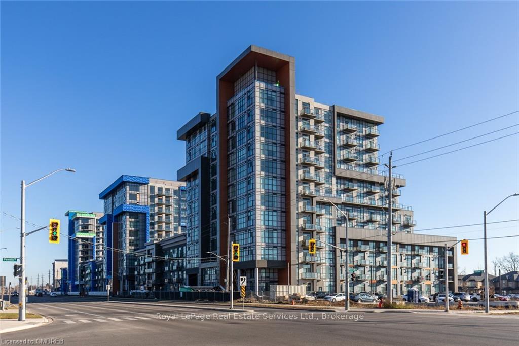 Front of Unit 403, 450 Dundas Street