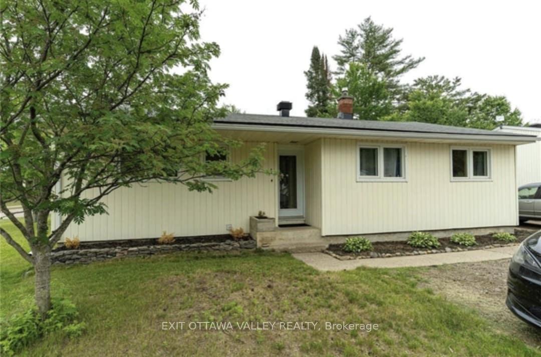 Photo 1 of 1 Frontenac Crescent, Deep River — HOMEH